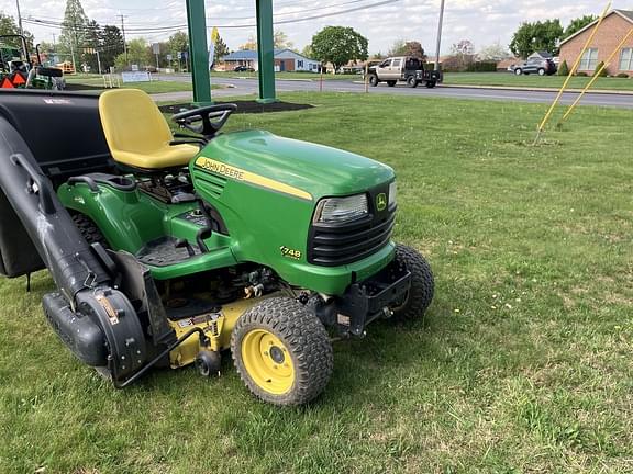 Image of John Deere X748 equipment image 3