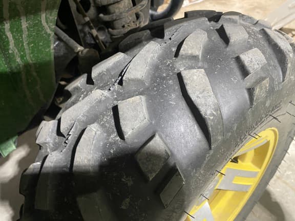 Image of John Deere Gator XUV 620i equipment image 1