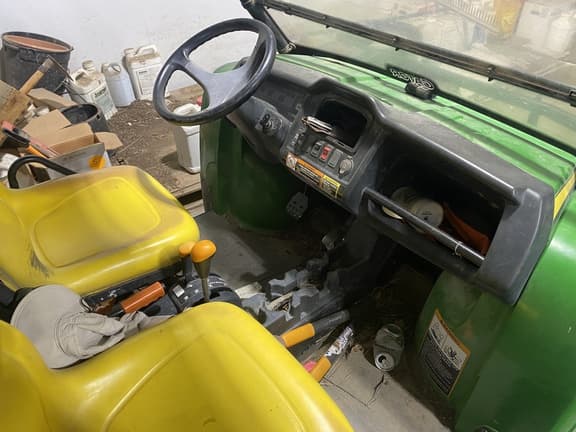 Image of John Deere Gator XUV 620i equipment image 2