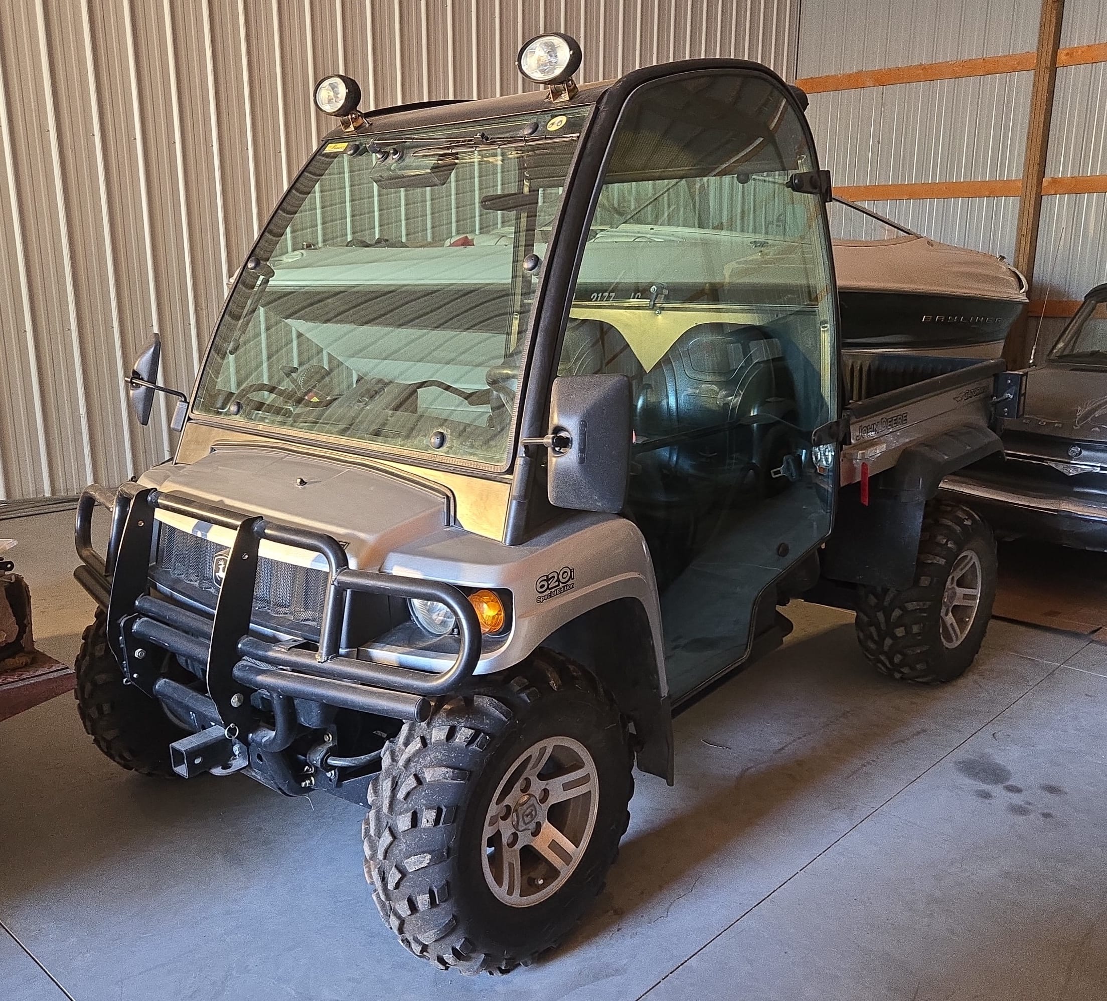 2009 John Deere Gator XUV 620i Equipment Image0