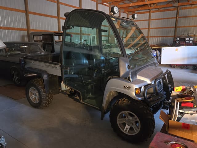 Image of John Deere Gator XUV 620i equipment image 1