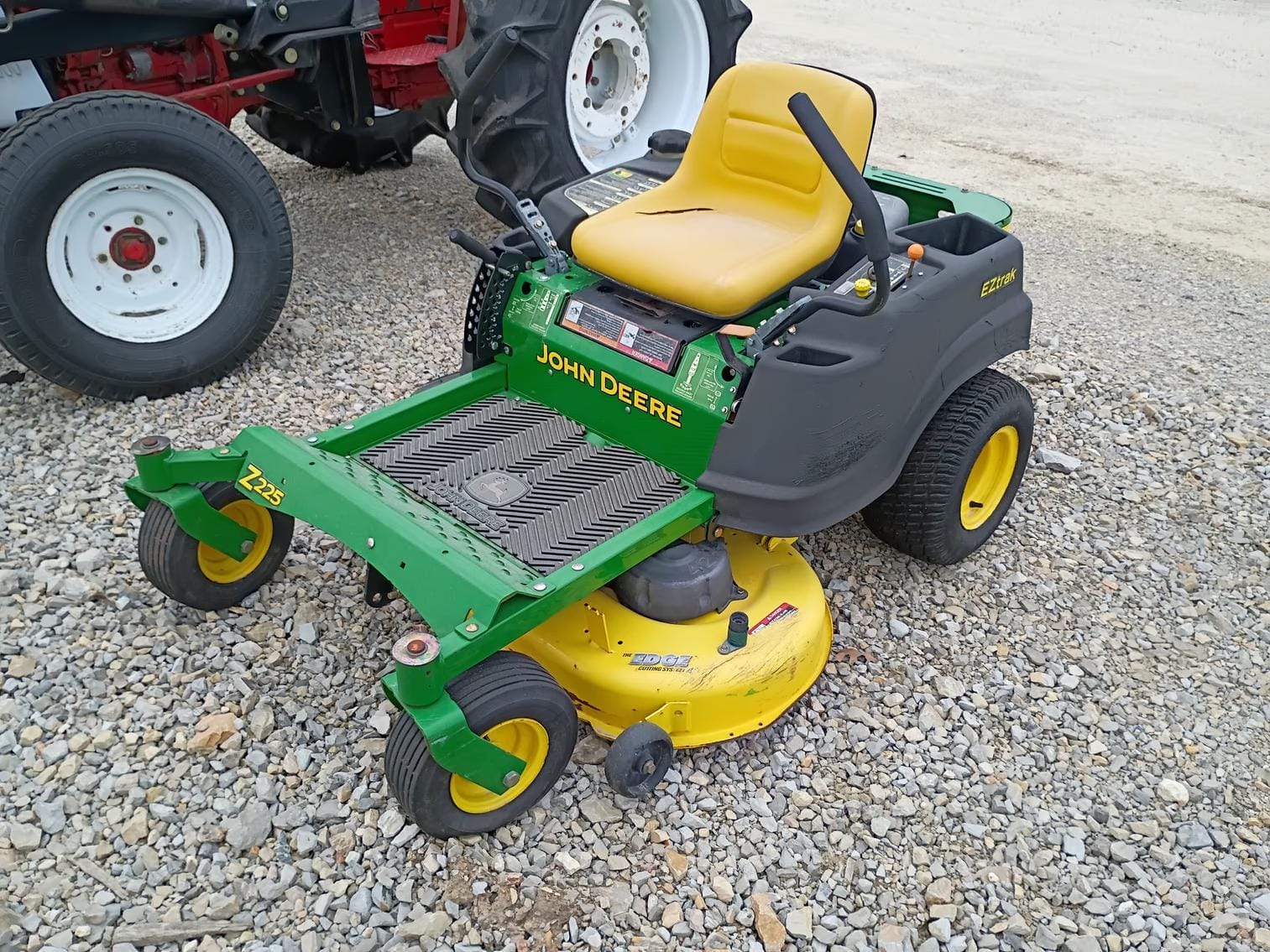 2009 John Deere Z225 Equipment Image0
