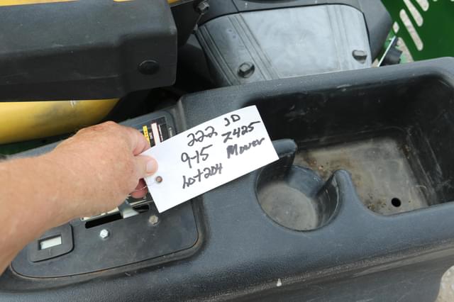 Image of John Deere Z425 equipment image 1
