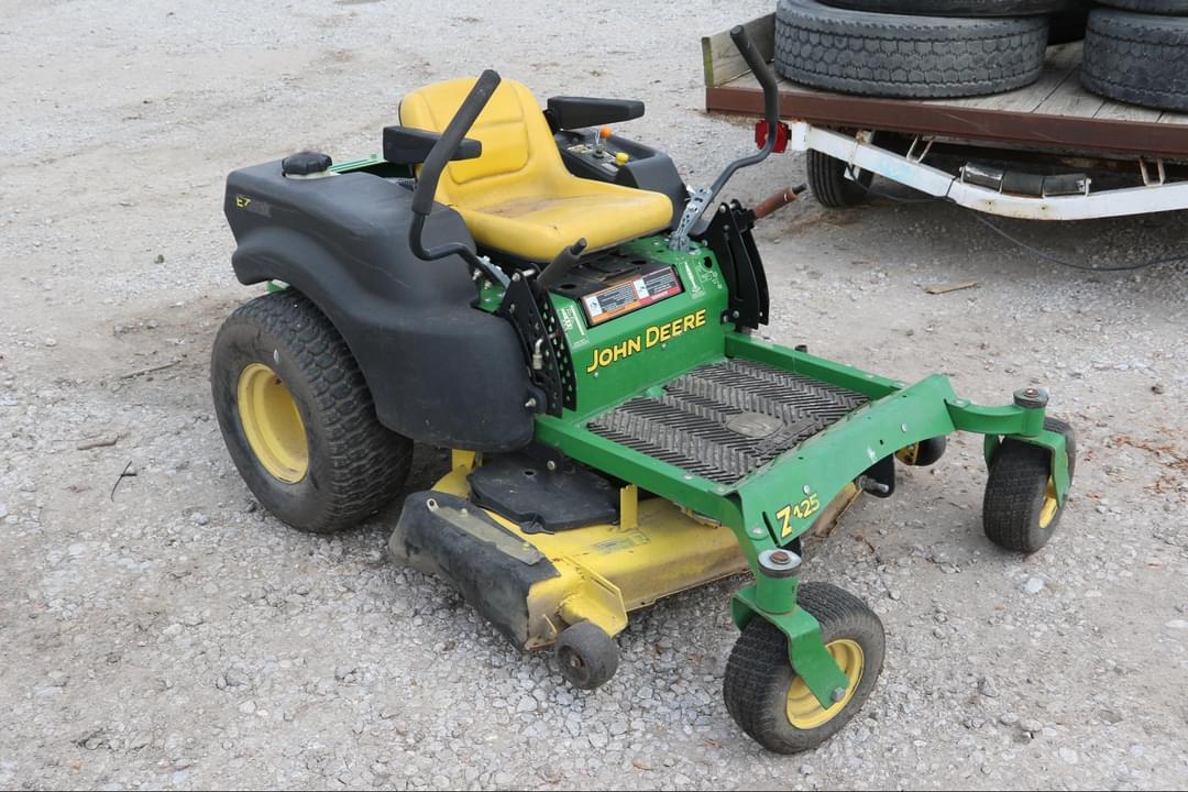 Image of John Deere Z425 Primary image