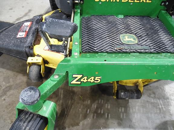 Image of John Deere Z445 equipment image 3