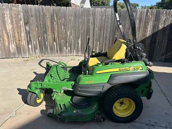 Image of John Deere Z830A equipment image 1