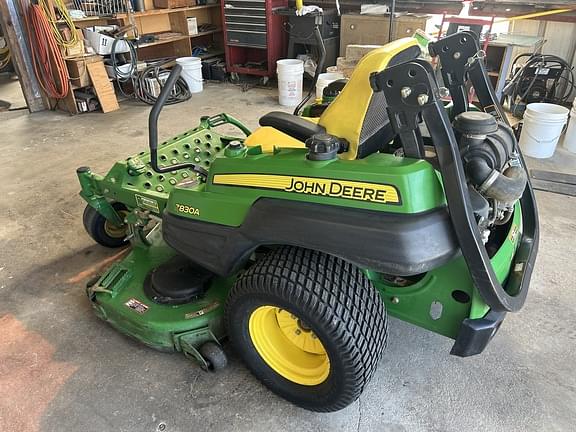 Image of John Deere Z830A equipment image 2