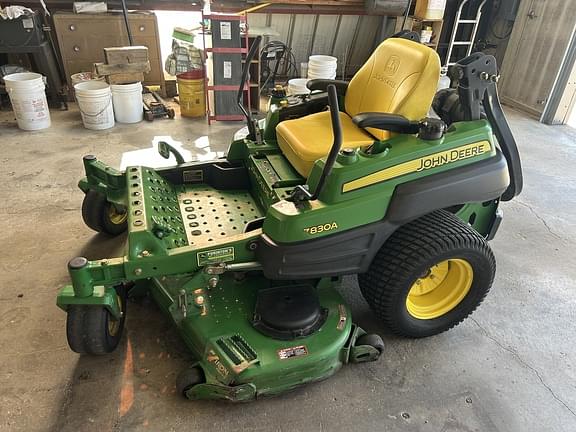 Image of John Deere Z830A equipment image 1