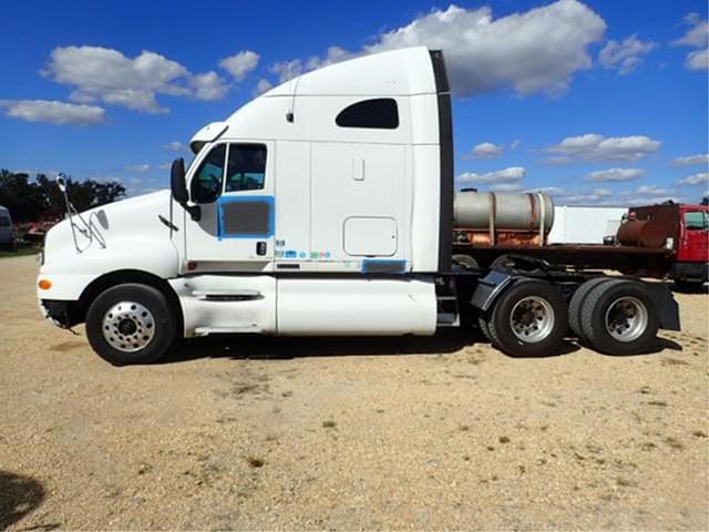Image of Kenworth T2000 equipment image 4
