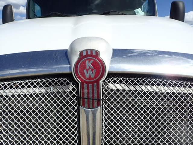 Image of Kenworth T2000 equipment image 2