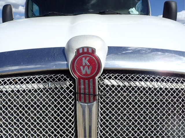 Image of Kenworth T2000 equipment image 2