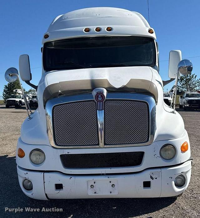 Image of Kenworth T2000 equipment image 1