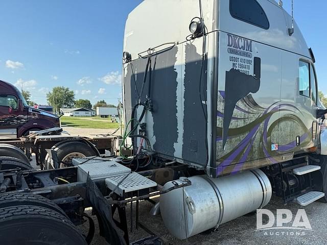 Image of Kenworth T2000 equipment image 3