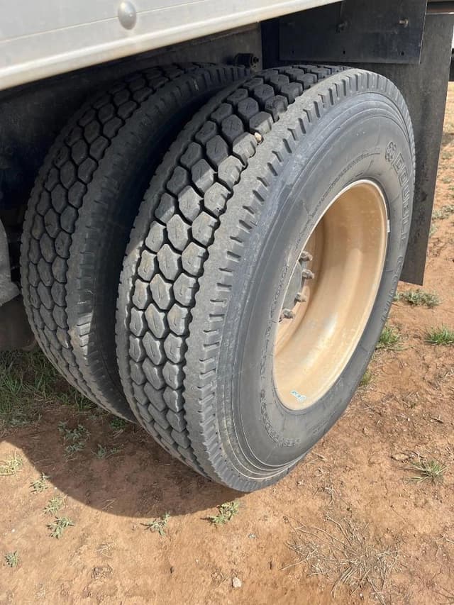 Image of Kenworth T300 equipment image 4