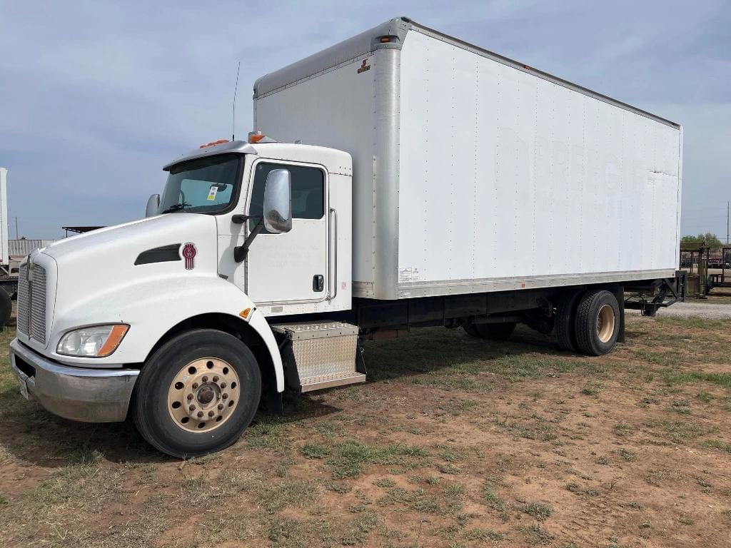 2009 Kenworth T300 Equipment Image0