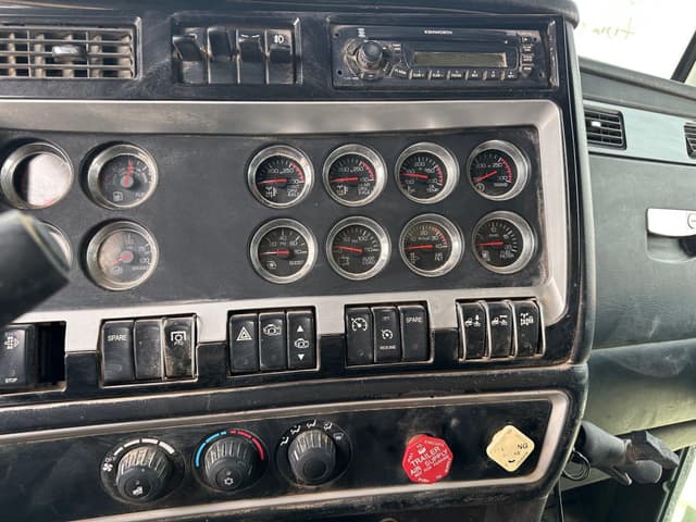 Image of Kenworth T800 equipment image 3