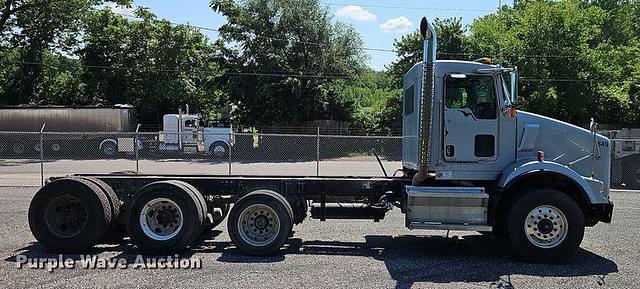Image of Kenworth T800 equipment image 3