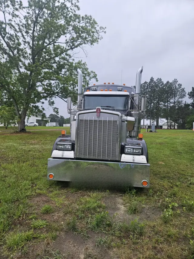 Image of Kenworth W900 equipment image 2