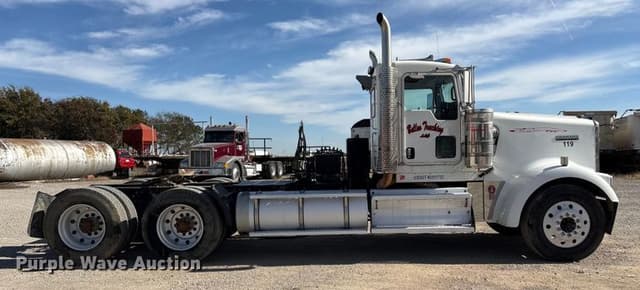 Image of Kenworth W900 equipment image 3