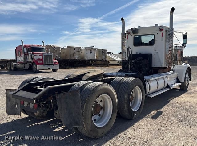 Image of Kenworth W900 equipment image 4