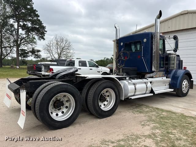 Image of Kenworth W900 equipment image 4
