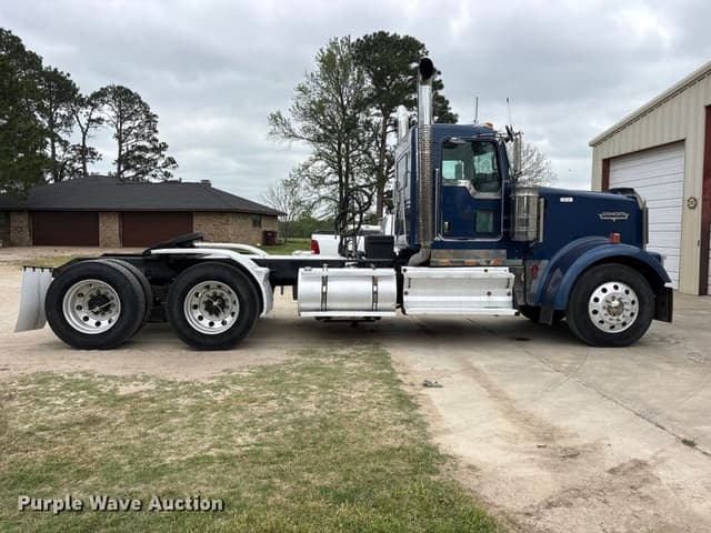 Image of Kenworth W900 equipment image 3