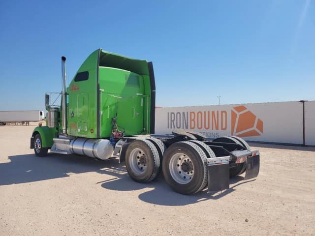 Image of Kenworth W900 equipment image 2