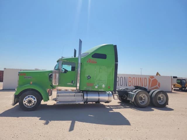 Image of Kenworth W900 equipment image 1