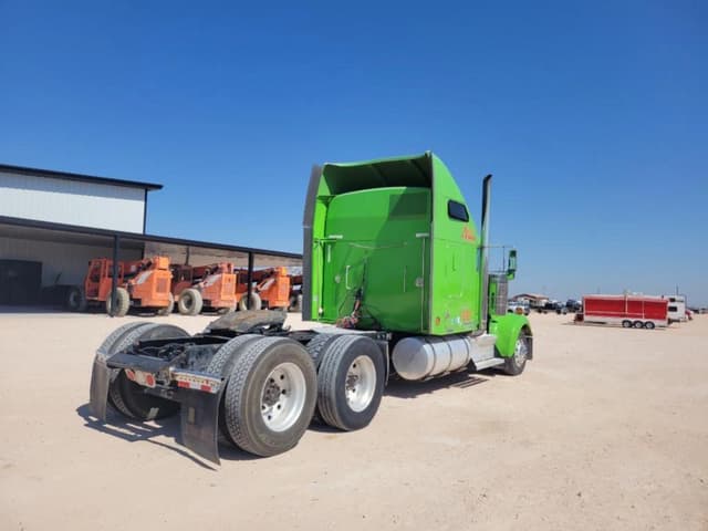 Image of Kenworth W900 equipment image 4