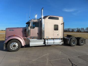 Main image Kenworth W900L