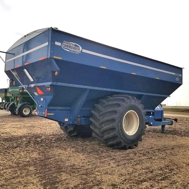 Image of Kinze 1050 equipment image 3