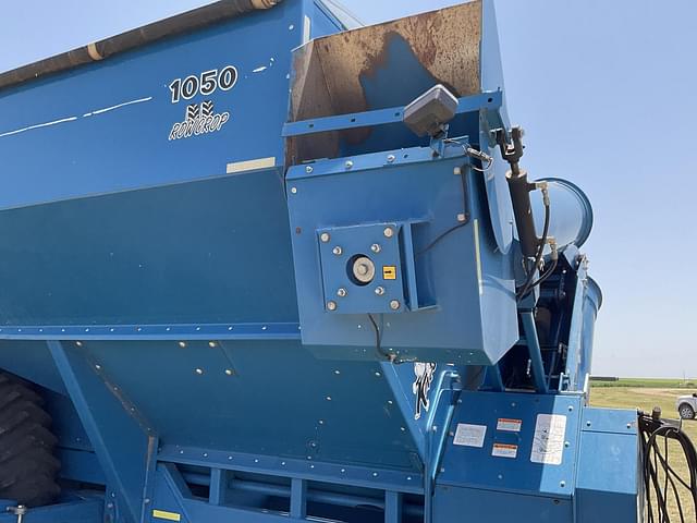 Image of Kinze 1050 equipment image 3
