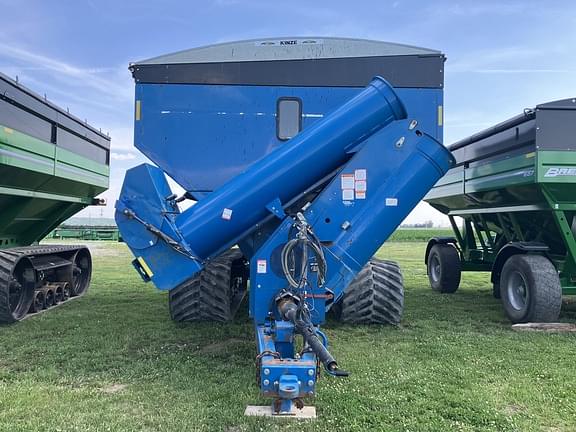 Image of Kinze 1050 equipment image 1