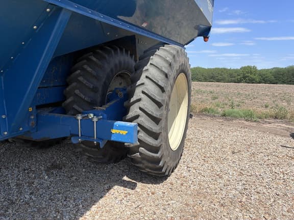 Image of Kinze 1050 equipment image 2