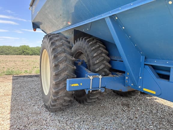 Image of Kinze 1050 equipment image 4