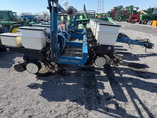 Image of Kinze 3000 equipment image 3