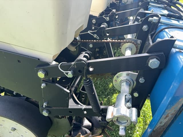 Image of Kinze 3200 equipment image 3