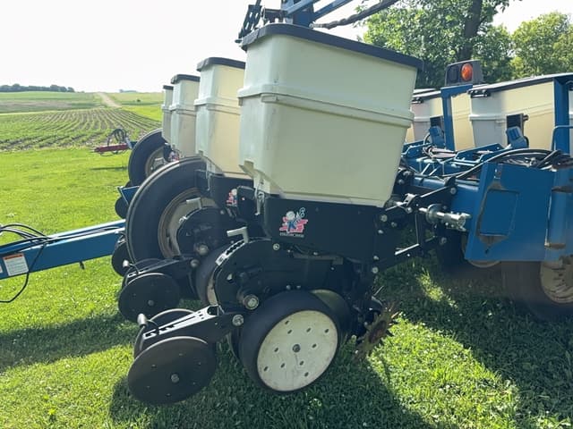 Image of Kinze 3200 equipment image 1