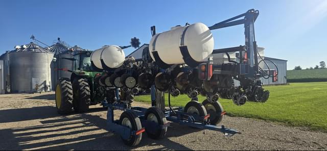 Image of Kinze 3500 equipment image 4