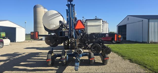 Image of Kinze 3500 equipment image 3