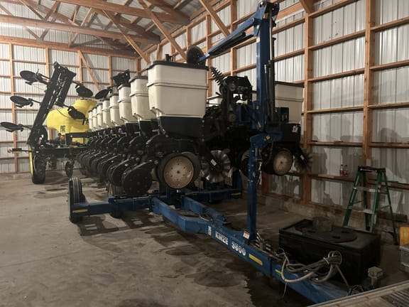 2009 Kinze 3500 Equipment Image0
