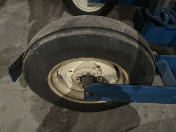 Image of Kinze 3500 equipment image 4