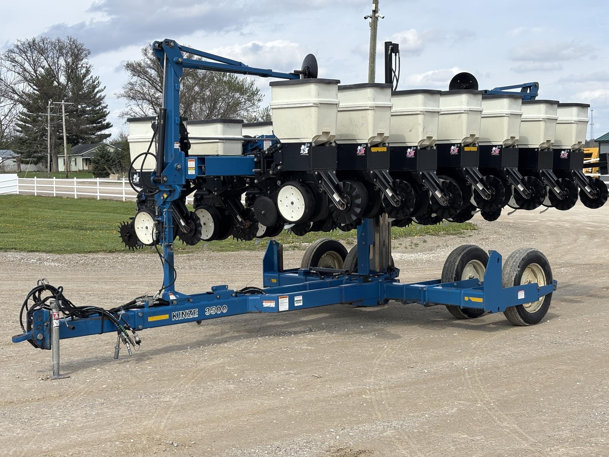2009 Kinze 3500 Equipment Image0
