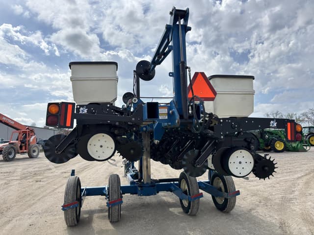 Image of Kinze 3500 equipment image 3