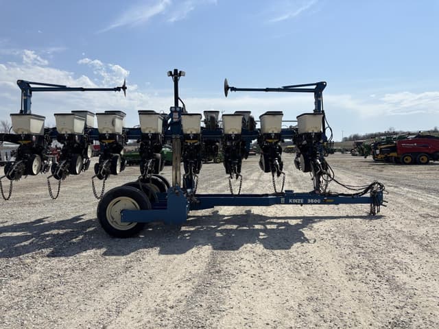 Image of Kinze 3500 equipment image 3