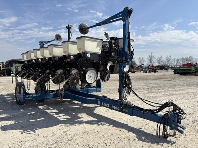 Image of Kinze 3500 equipment image 2