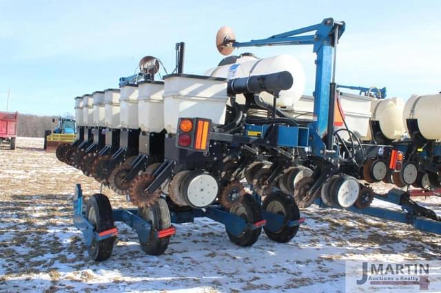 Image of Kinze 3500 equipment image 3