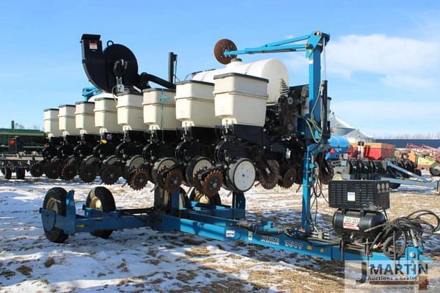 Image of Kinze 3500 equipment image 1