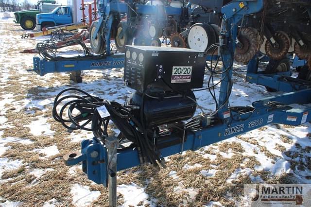 Image of Kinze 3500 equipment image 4