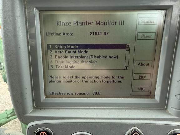 Image of Kinze 3600 equipment image 4